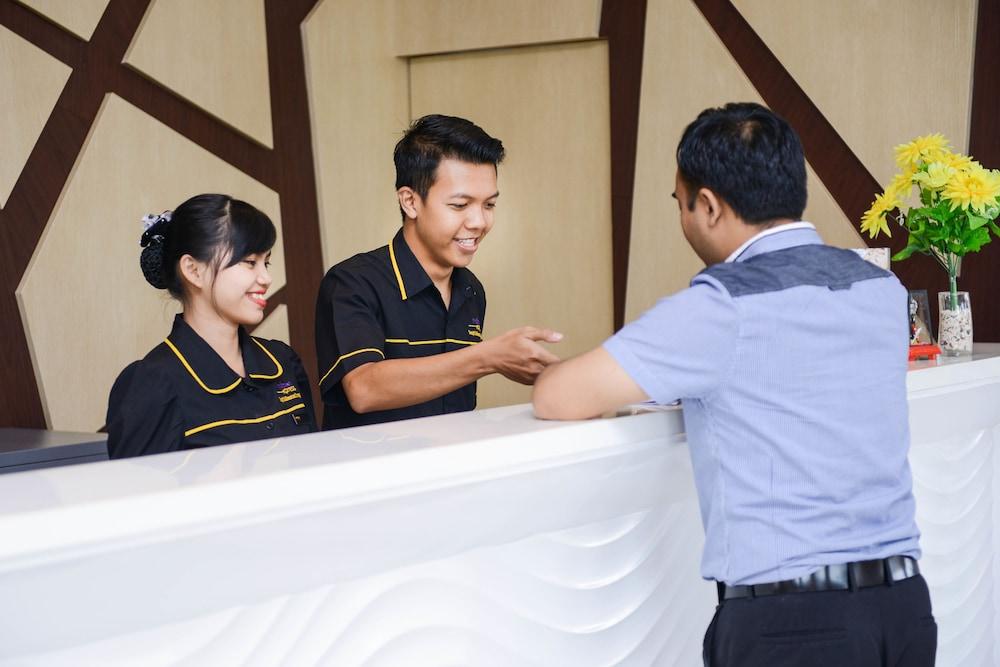 Midtown Xpress Sampit - Kalimantan Tengah Екстериор снимка